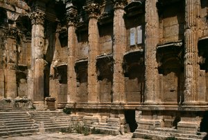 Bacchuksen temppeli, yksityiskohta, korkea keisarillinen aika (27 eKr.-395 jKr.) tekijältä Roman Imperial Period