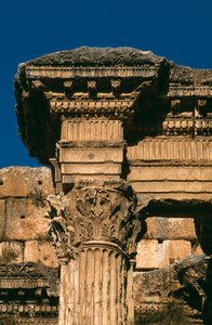 Bacchuksen temppeli, yksityiskohta entabletuurista, korkea keisarillinen aika 27 eKr.-395 jKr kuva tekijältä Roman Imperial Period