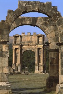 Keisari Caracallan kunniaksi rakennettu riemukaari, korkea keisarillinen aika (27 eKr.-395 jKr.) tekijältä Roman Imperial Period