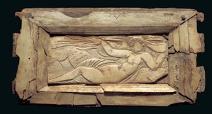 Kehystetty plakki, jossa naishahmo, Egyptistä, 3. vuosisadan lopusta 4. vuosisadan alkuun jKr. (luu) tekijältä Roman Period Egyptian