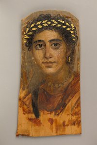 Punapukuisen nuoren naisen muotokuva, 90-120 jKr. (encaustic, kalkkipuu, lehtikulta) tekijältä Roman Period Egyptian