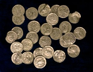 28 kolikkoa Länsi-Rooman keisarin Flavius Honoriusin (384-423) ja Itä-Rooman keisarin Flavius Arcadiuksen (377/378-408) ajalta, 4. ja 5. vuosisadalta (kolikko) tekijältä Roman Roman
