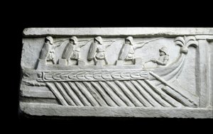 Sotalaiva (matala helpotus) tekijältä Roman Roman