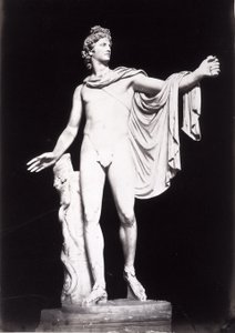 Apollo Belvedere, kopio kreikkalaisesta 4. vuosisadalla eKr. alkuperäisestä, ennen aiempien restaurointien (marmori) poistamista tekijältä Roman Roman