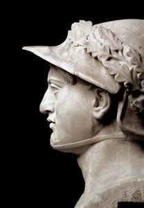 Pyrrhus I:n (tai Pyrrhoksen) Epiren kuninkaan rintakuva vuosina 306–272 eKr. Herculaneumista (Herculanum). Alkuperäisestä vuodelta 290 eaa. Napoli, kansallinen arkeologinen museo - Epiroksen Pyrrhoksen rintakuva (319-272 eKr.). Roomalainen kopio alkuperäis tekijältä Roman Roman