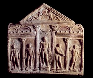 Koristeellinen terrakottalaatta nimeltä Campana, joka edustaa temppeliä, jonka keskellä on patsaita, mukaan lukien Herkules. Antiikin Rooma. Pariisi, Louvre-museo tekijältä Roman Roman
