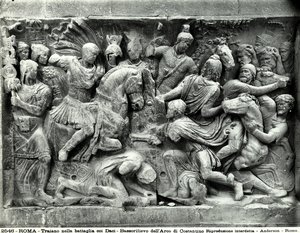 Yksityiskohta suuresta Trajanuksen friisistä, joka sijaitsee Konstantinuksen kaaressa, Forum Romanumissa (marmori) tekijältä Roman Roman