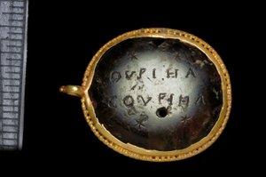 Maaginen riipus, 3.-4. vuosisadat jKr (kulta ja heliotrooppi) tekijältä Roman Roman