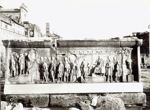 Trajanuksen Pluteus ja Institutio Alimentaria (marmori) (m/w kuva) tekijältä Roman Roman