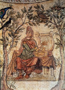 Roomalainen taide: Orphe hurmaavat linnut. Blanzy-les-Fismsin mosaiikki. Lyon, Kuvataidemuseo tekijältä Roman Roman