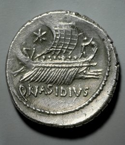 Roomalainen taide: hopeakolikko, joka on kuvattu keittiössä, joka on varustettu vihollisalusten kaatojärjestelmällä. Paris, B.N. Cabinet des Medailles tekijältä Roman Roman
