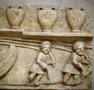 Roomalainen taide: kauppaan tarkoitetun tynnyreillä lastatun veneen vetäminen. Yksityiskohta. Relief Cabrieres d