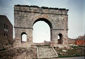 Riemukaari, 2.-3. vuosisadat (kuva) tekijältä Roman Roman