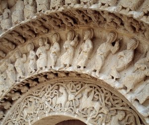 Yksityiskohta eteläportaalin veistoksia tekijältä Romanesque