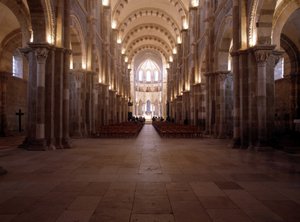 Cathedrale de Vezelayn (89) sisätilat: nave. tekijältä Romanesque