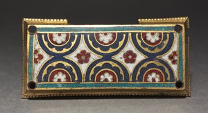 Plakki, luultavasti pyhäkköpyhäköstä, n. 1180-1190 (kullattu kupari, champlevé ja cloisonné emali) tekijältä Romanesque