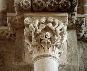 Tuulien esitys (veistetty pääkaupunki) tekijältä Romanesque