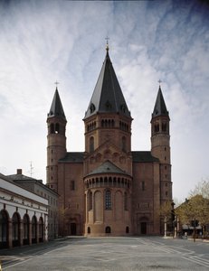 Romaaninen taide: näkymä Saint Martinin katedraalille, joka rakennettiin 10. ja 1100-luvuilla. Mainz, Saksa tekijältä Romanesque