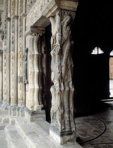 Trumeau (veistos tekijältä Romanesque