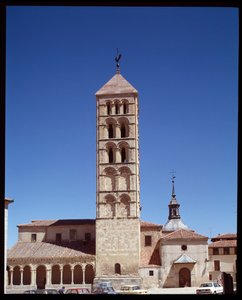 Näkymä kirkolle tekijältä Romanesque
