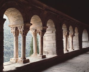 Näkymä luostarille tekijältä Romanesque