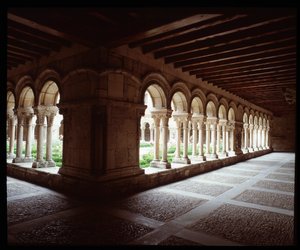Näkymä Las Huelgas de Burgosin kuninkaallisen luostarin luostarille tekijältä Romanesque