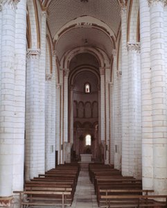 Näkymä nave tekijältä Romanesque