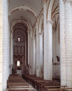 Näkymä nave tekijältä Romanesque