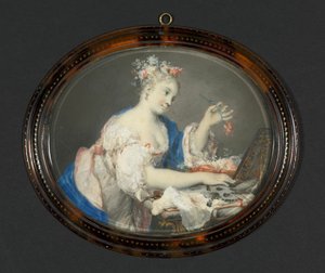 Nainen laittaa kukkia hiuksiinsa, c. 1710.