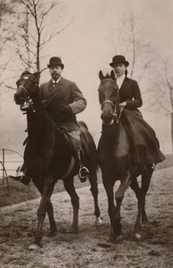 H.M. Kuningas George V. ja prinsessa Mary, 1914. tekijältä Rotary Photo