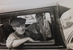 Untitled (Men in Truck) finlandès tekijältä Russell Lee