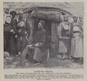 Li-Hung-Chang, merkittävin kaikista kiinalaisista ja hänen seurastaan (m/w kuva) tekijältä Russian Photographer