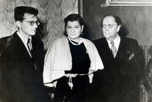 Säveltäjä Dmitri Dmitrievich Sstakovich, laulaja Maria Maksakova ja kirjailija Aleksei Nikolajevitš Tolstoi tekijältä Russian Photographer