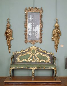 Canape, 1700-luvun toinen neljännes (kullattua puuta ja brokaattia)