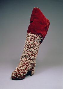 Naisten saappaat, 1650-1700 (nahkaa ja samettia helmillä) tekijältä Russian School