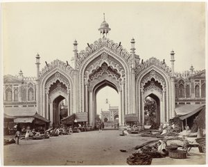 Portti Hosseinabadin basaariin, Lucknow Gateway of the Hooseinabad Bazaar (alkuperäinen nimi)