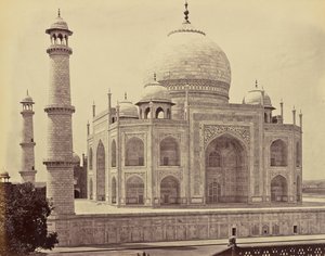 Agra; Taj Mahal sisäpihan kulmasta nähtynä tekijältä Samuel Bourne