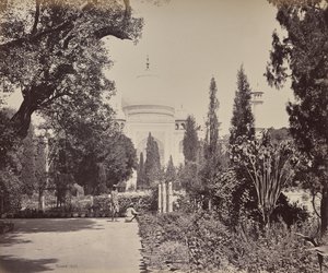 Agra. Näkymä puutarhasta Taj Mahalille tekijältä Samuel Bourne