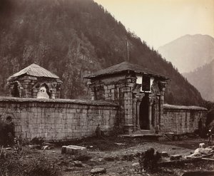 Temppeli Navesherassa, Kashmirissa, Intiassa, 1864. tekijältä Samuel Bourne