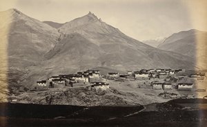 Kibberin kylä, Spiti, ja Chikkim kaukaisuudessa tekijältä Samuel Bourne