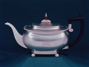 Regency-teekannu, 1812-13 hopeaa, puu ja norsunluunuppi