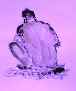 Mietiskelevä violetti alastonkuva