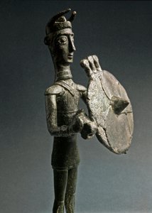 Nuraginen kulttuuri (nuraghi) Sardinia: Soturin pronssinen patsas kilvellä. 8.-7. vuosisadalla eKr. Kansallinen esihistoriallisen etnografian museo "Luigi Pigorini", Rooma