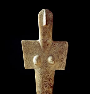 Nuraginen kulttuuri (nuraghi) Sardinialainen: Äitijumalattaren kalkkikivipatsas, kykladityyppinen idoli, Senorbista (Trexentan alue), joka on peräisin prenuragisesta ajanjaksosta (1900-luku eKr.) Eneoliittista. Himmeä. 42 cm Cagliari, Museo Nazionale Arche