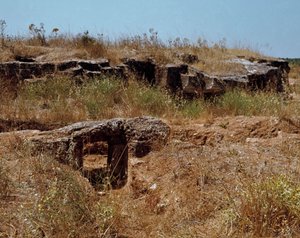 Nuraginen kulttuuri (nuraghi) Sardinia: Nuragista edeltävän kaupungin rauniot Anghelu Rujun megaliittialueella: keskustorni. 20. vuosisadalla eaa. Alghero, Sardinia Italia tekijältä Sardinia Nuragic Civilization