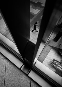 Kehystetty City Walker tekijältä Satoshi Hata
