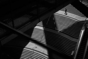 Geometrinen varjokävely tekijältä Satoshi Hata