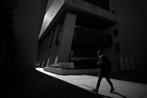 Kaupunkipolku valossa tekijältä Satoshi Hata