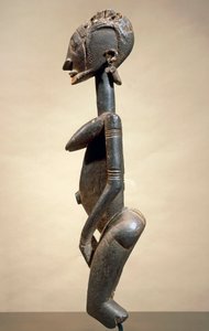 Puu- ja metalliveistos, Master of slanting eyes, korkeus 59 cm, dogoniheimon taide Mali