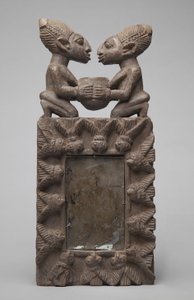 Yoruba peilikotelo (puinen) tekijältä School African